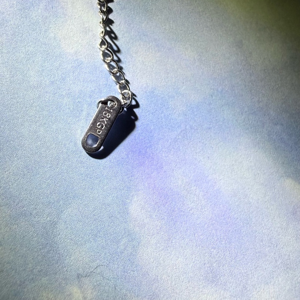 🚨Elegant Silver Heart and Clover Reversible Pendant Necklace - Picture 6 of 6